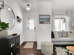 10 KINGSMOUNT PARK ROAD Toronto Ontario, M4L 3L1