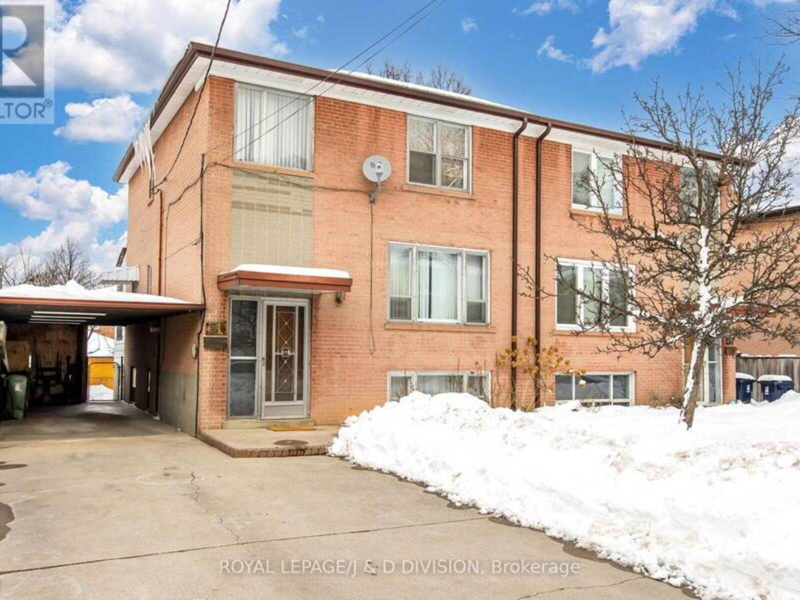 51 EDINBOROUGH COURT, Toronto, Ontario M6N 2E9