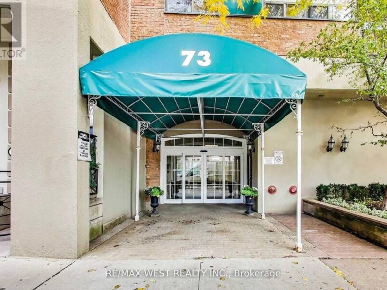 630 - 73 MCCAUL STREET, Toronto, Ontario M5T 2X2