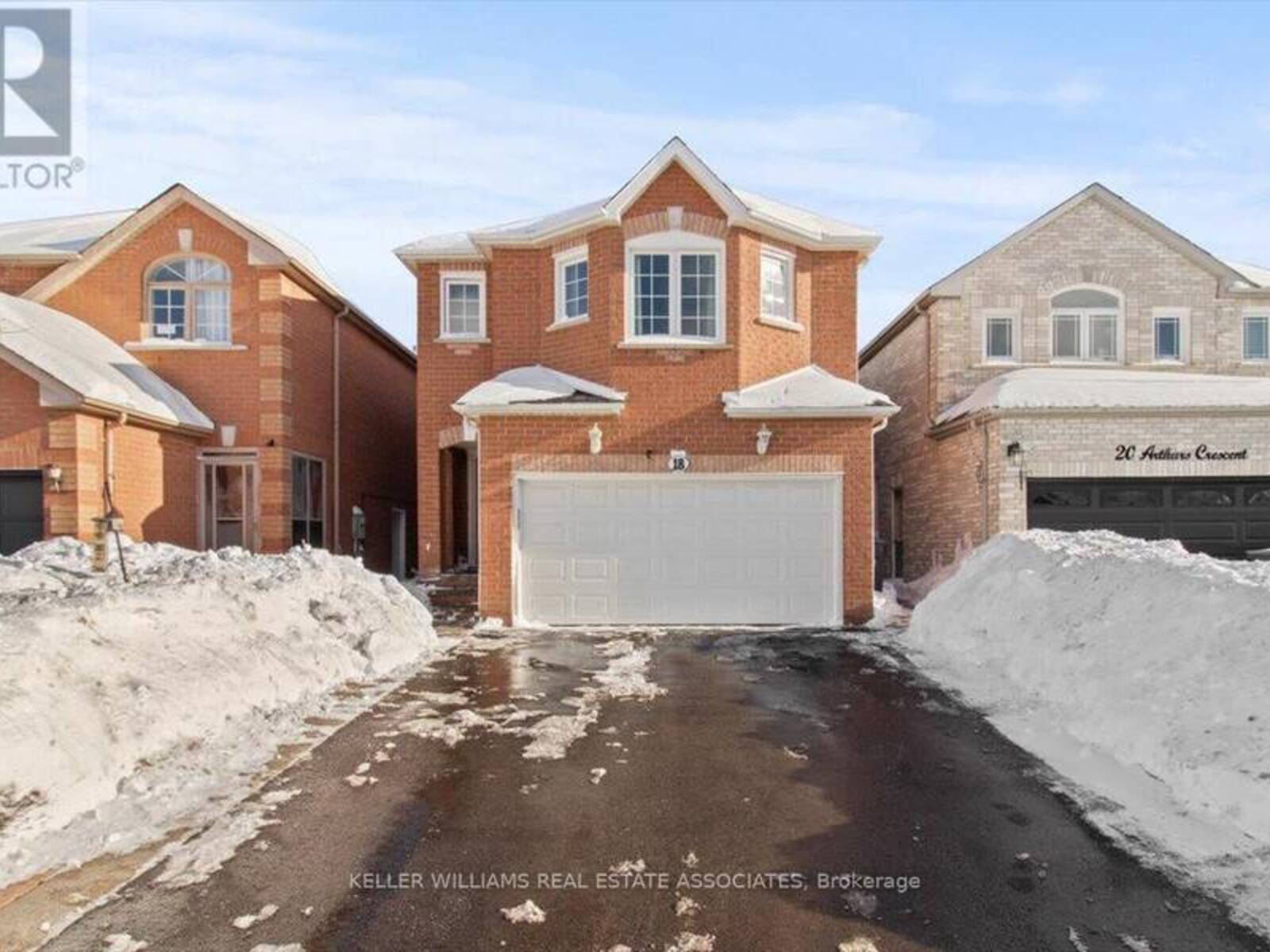 18 ARTHURS CRESCENT, Brampton, Ontario L6Y 4Y2