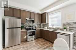 98 - 370D RED MAPLE ROAD | Richmond Hill Ontario | Slide Image Four