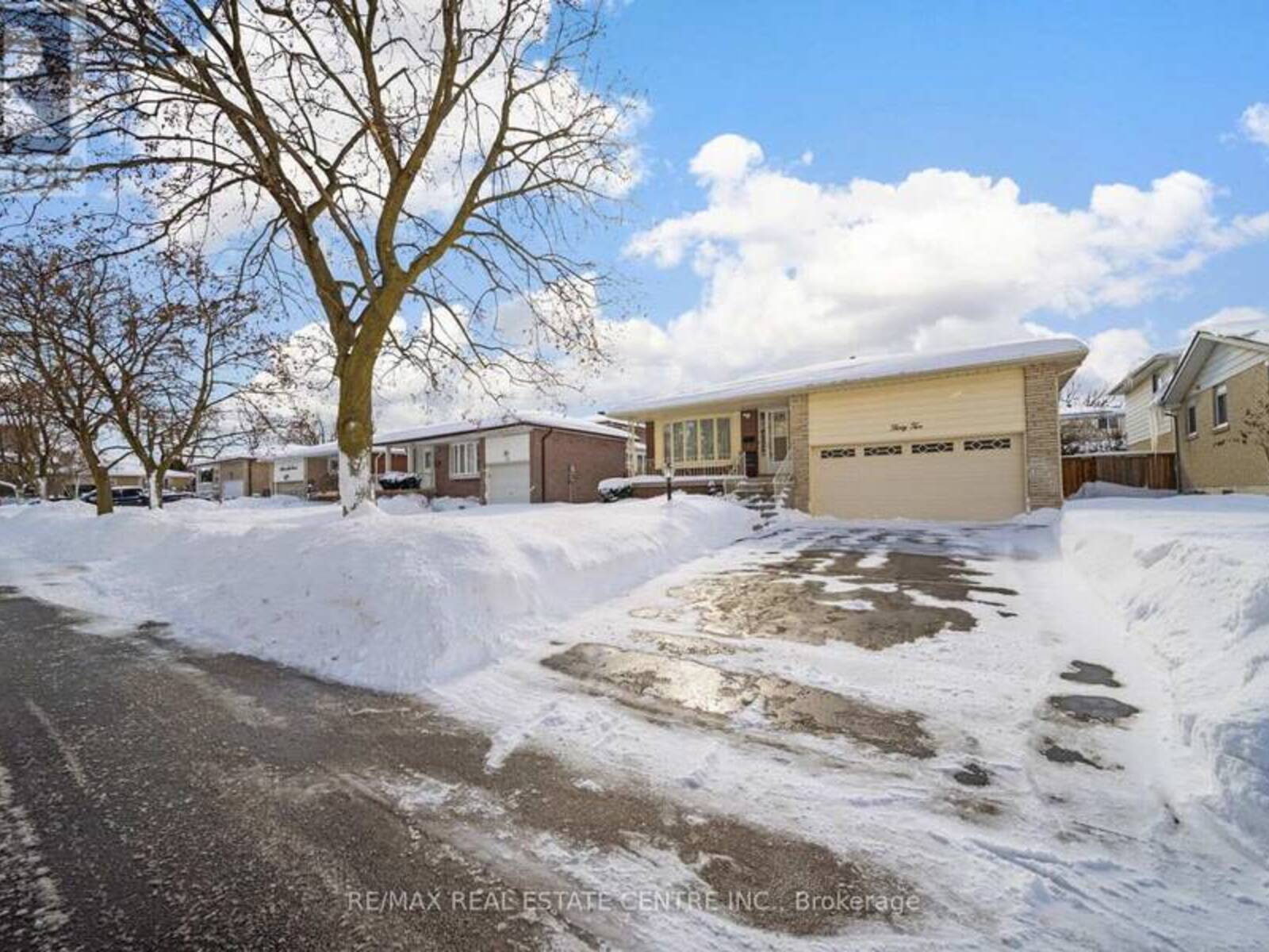 32 GOVERNOR GROVE CRESCENT, Brampton, Ontario L6Y 1A6