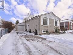 453 DIXON BOULEVARD Newmarket Ontario, L3Y 5C9