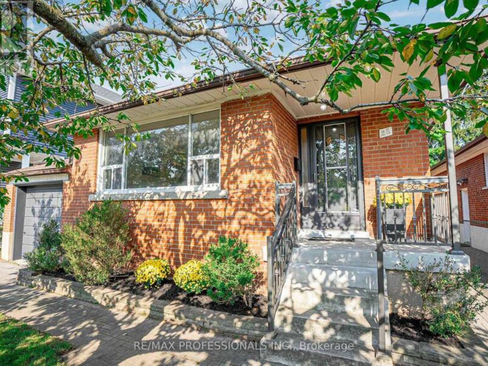 28 CUTLER CRESCENT, Toronto, Ontario M8W 2K5