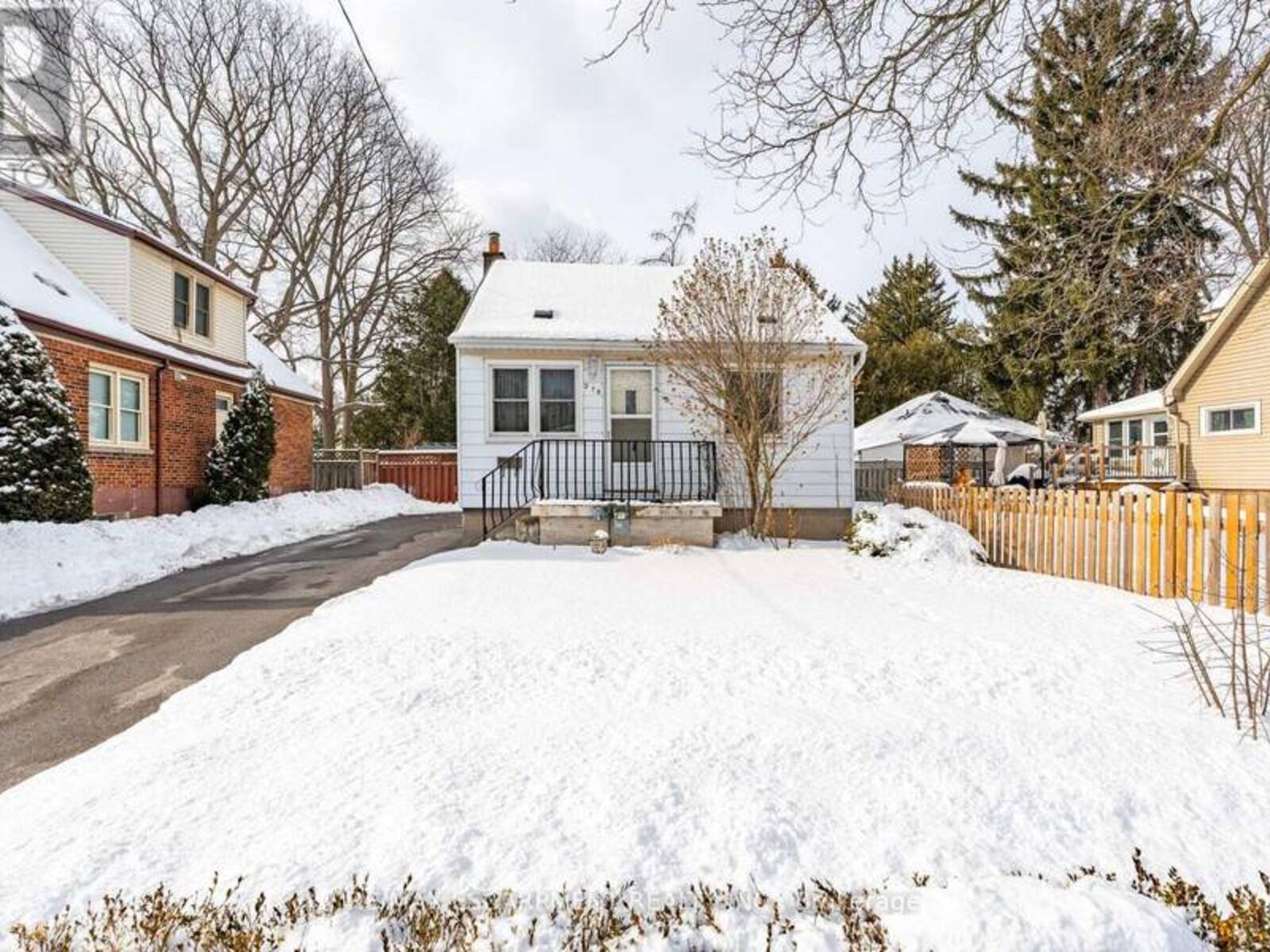 276 BOWMAN STREET, Hamilton, Ontario L8S 2V3