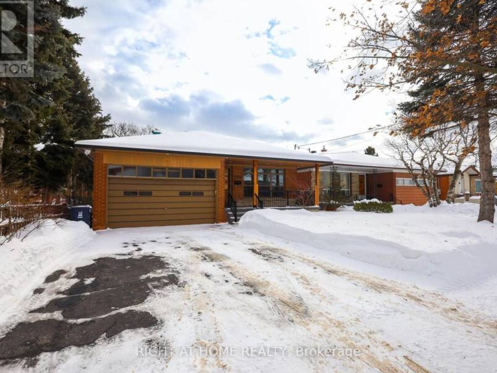 229 RUSTIC ROAD, Toronto, Ontario M6L 1W3