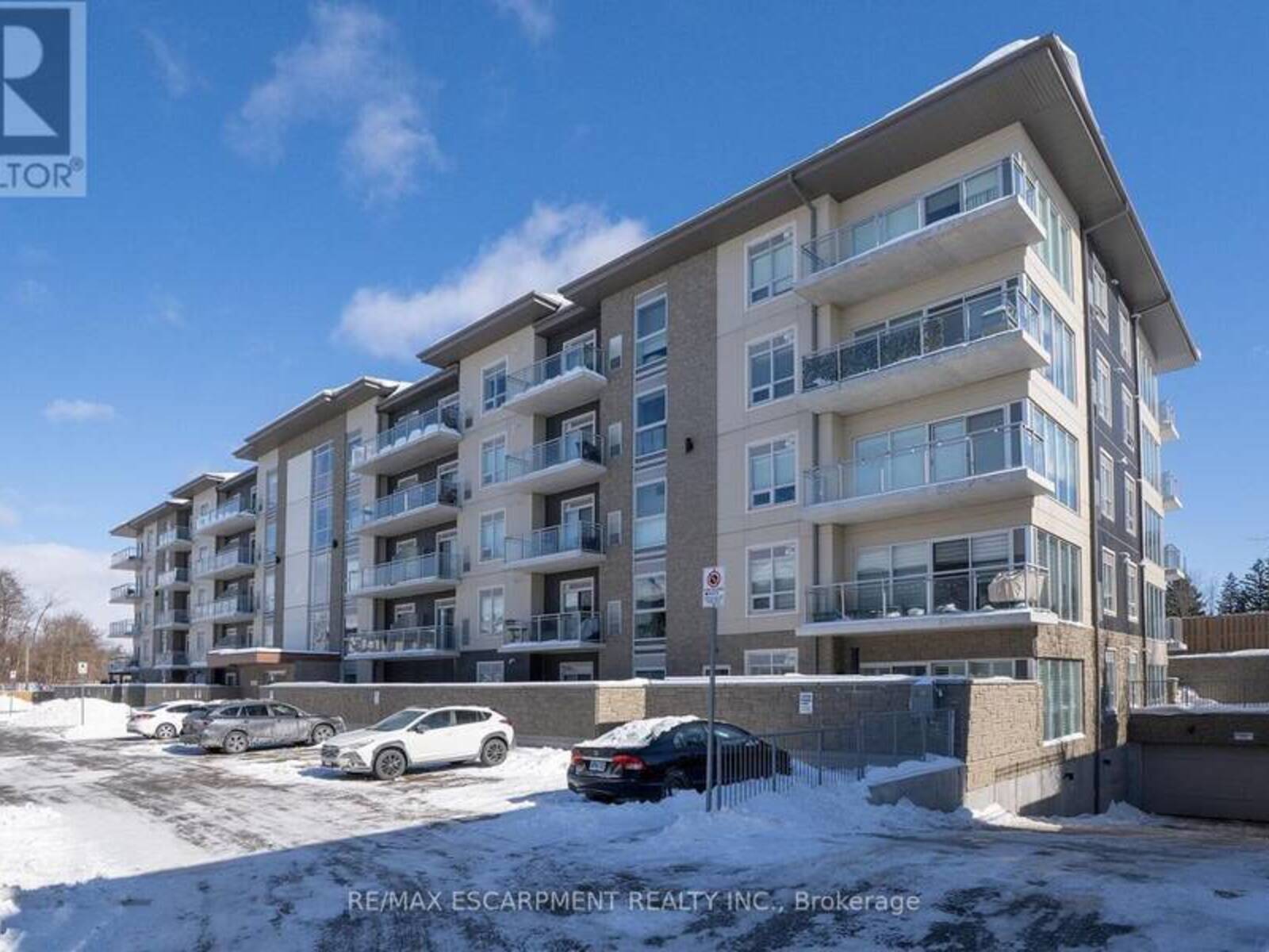 211 - 16 MARKLE CRESCENT, Ancaster, Ontario L9G 0H4