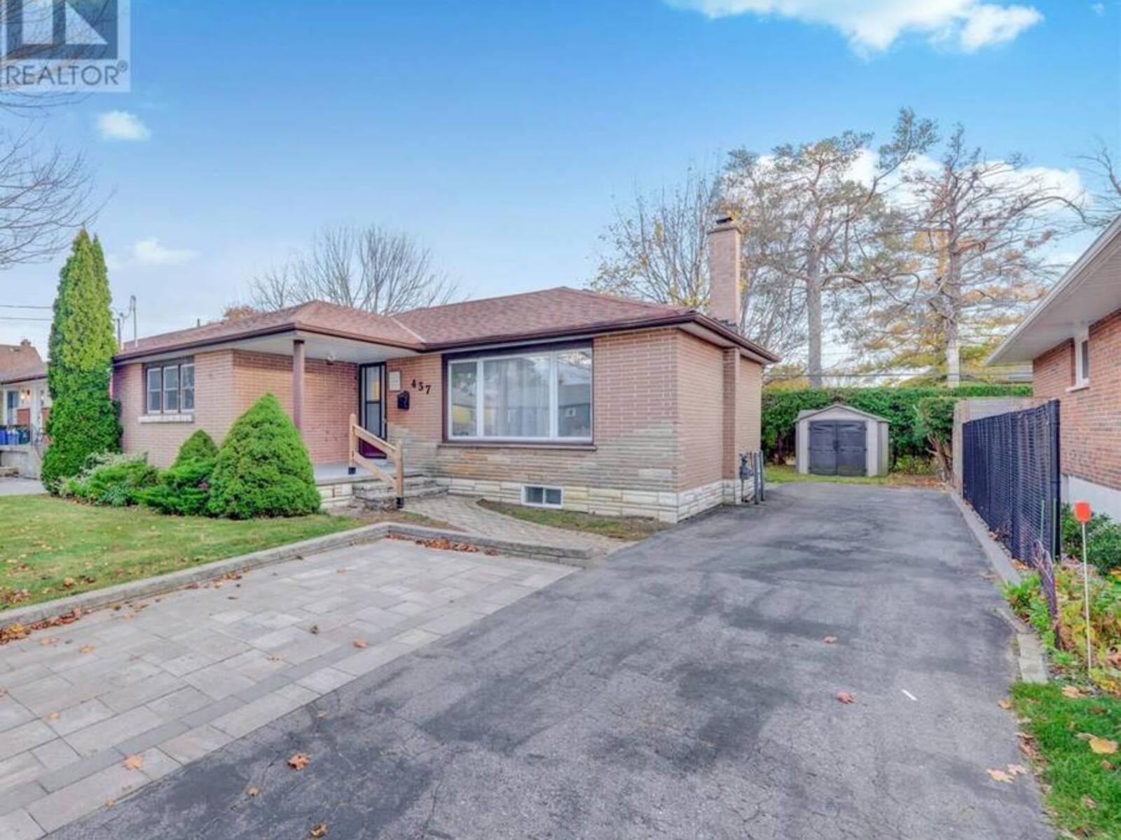 437 FAIRLEIGH AVENUE, Oshawa, Ontario L1J 2W4