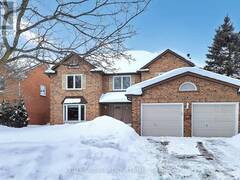 32 PETCH CRESCENT Aurora Ontario, L4G 5P4