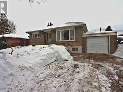 6 STRATHAVON DRIVE Toronto Ontario, M9V 2H5