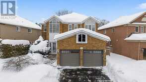 95 PINNACLE TRAIL | Aurora Ontario | Slide Image One