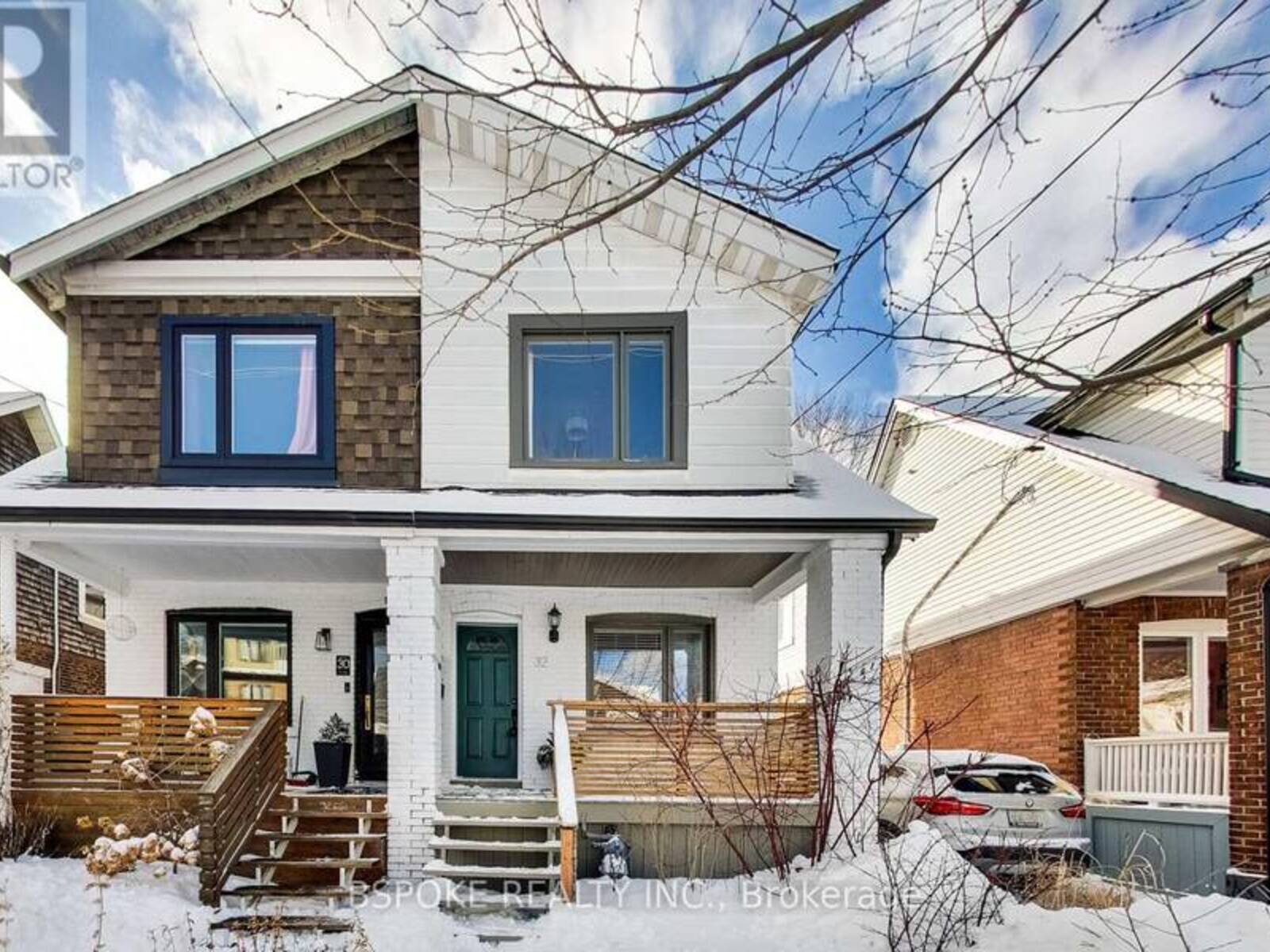 32 HILTZ AVENUE, Toronto, Ontario M4L 2N5