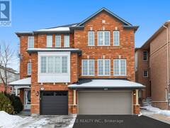 71 MILLCLIFF CIRCLE Aurora Ontario, L4G 7P1