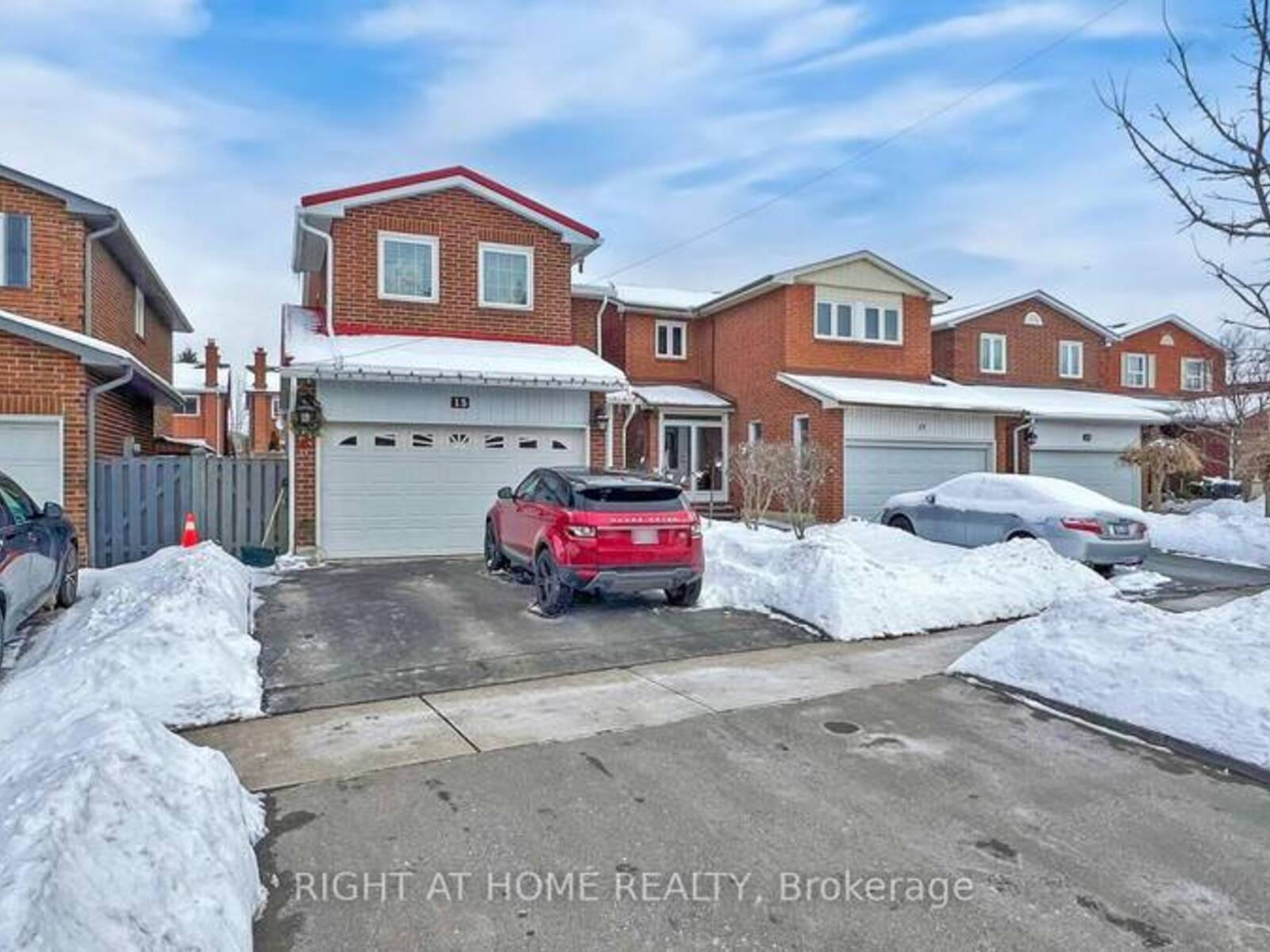 15 COG HILL DRIVE, Vaughan, Ontario L4K 1M6