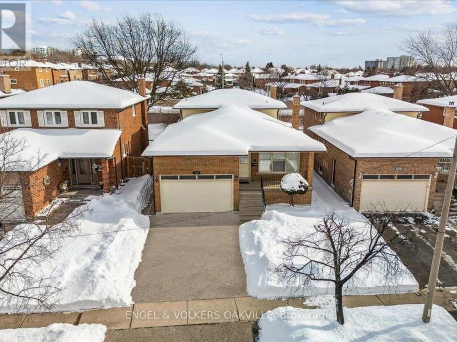 1222 LARNY COURT, Mississauga, Ontario L4W 3N4