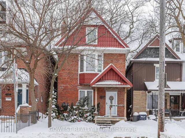 2509 DUNDAS STREET W Toronto Ontario, M6P 1X5 - 6 Bedrooms Home For Sale