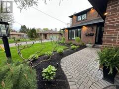 15 MARION DRIVE Uxbridge Ontario, L9P 1L4