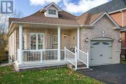 18 GLENDOWER CRESCENT | Georgina Ontario | Slide Image One