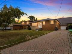 3 JASMINE ROAD Toronto Ontario, M9M 2P8