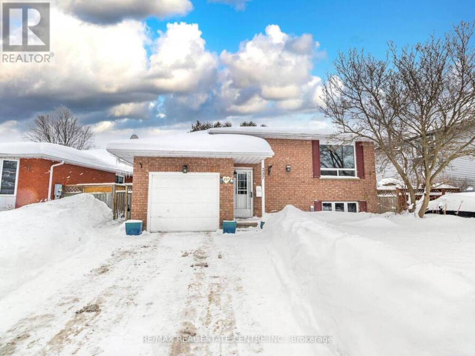 257 COUNTRY HILL DRIVE, Kitchener, Ontario N2E 2C1