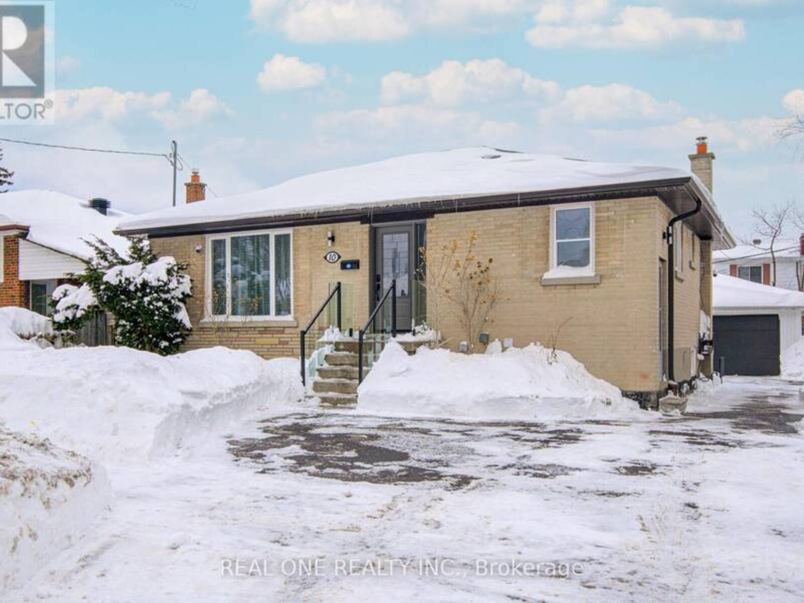 10 HOGAN DRIVE, Toronto, Ontario M1G 2H2