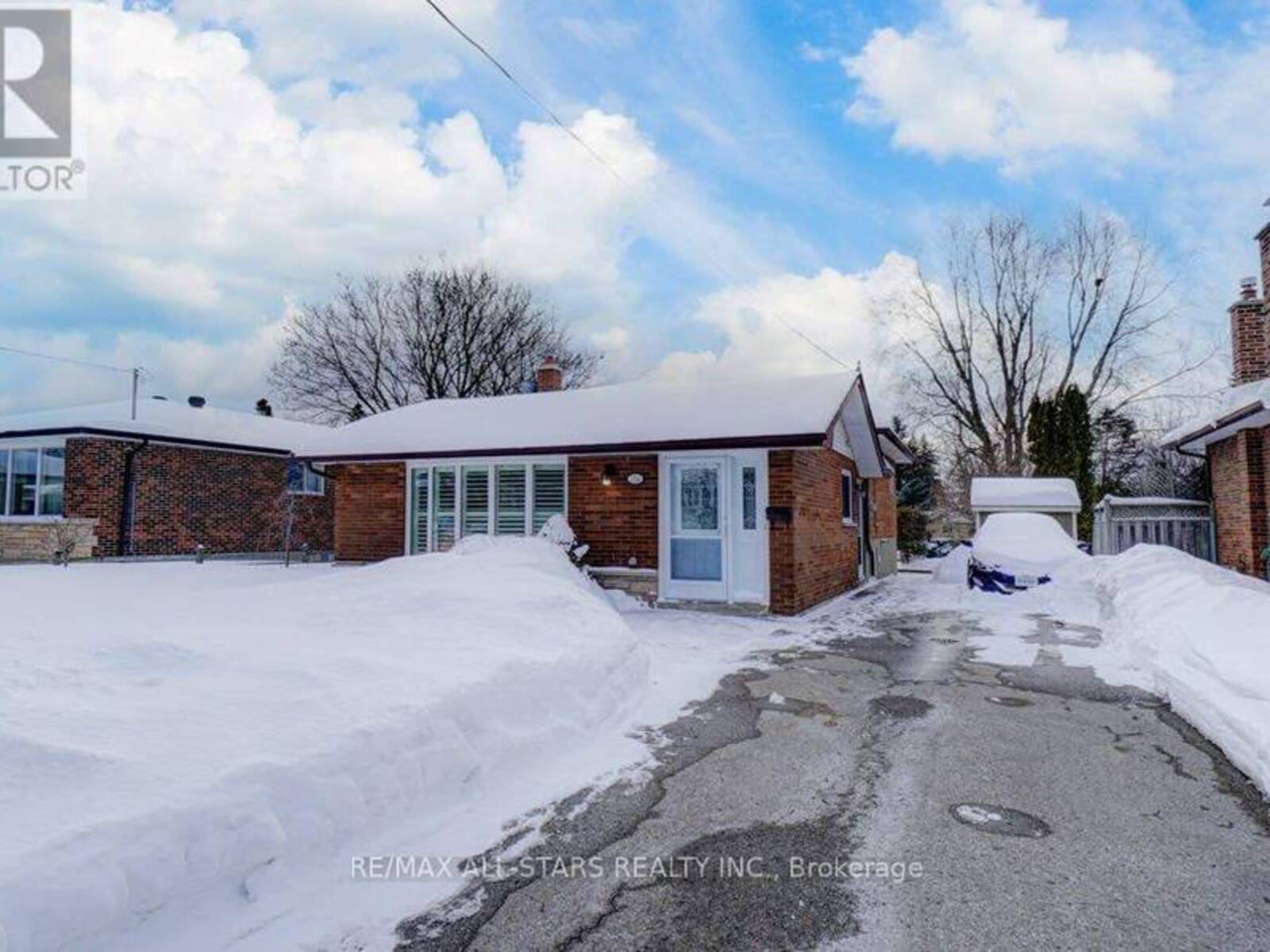 214 BOWMAN AVENUE, Whitby, Ontario L1N 3T8