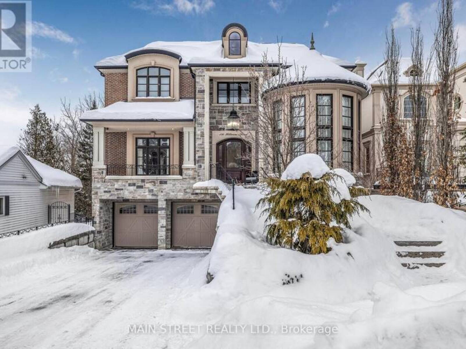 136 HILLVIEW ROAD, Aurora, Ontario L4G 2M5