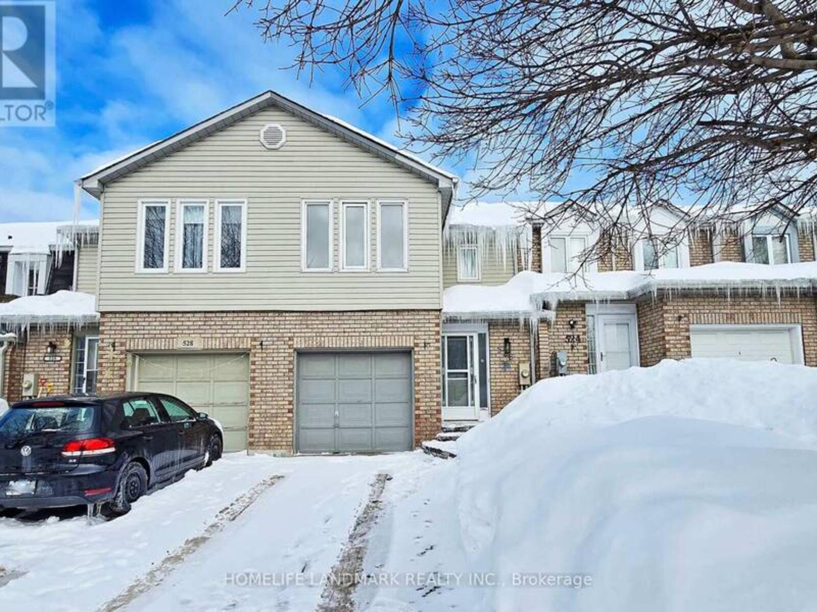 526 PICKERING CRESCENT, Newmarket, Ontario L3Y 8H1