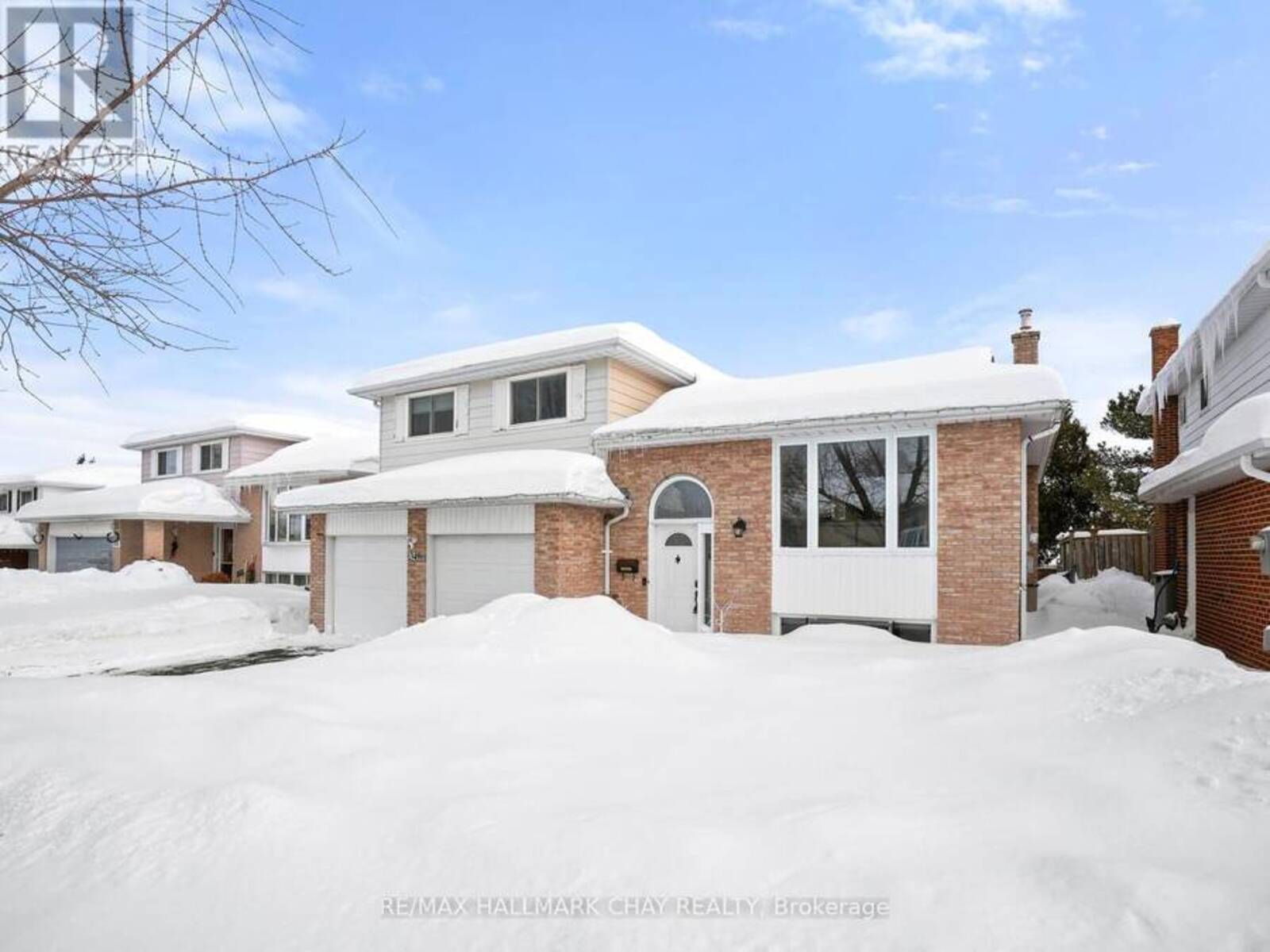 349 COLBORNE STREET, Bradford West Gwillimbury, Ontario L3Z 1C7