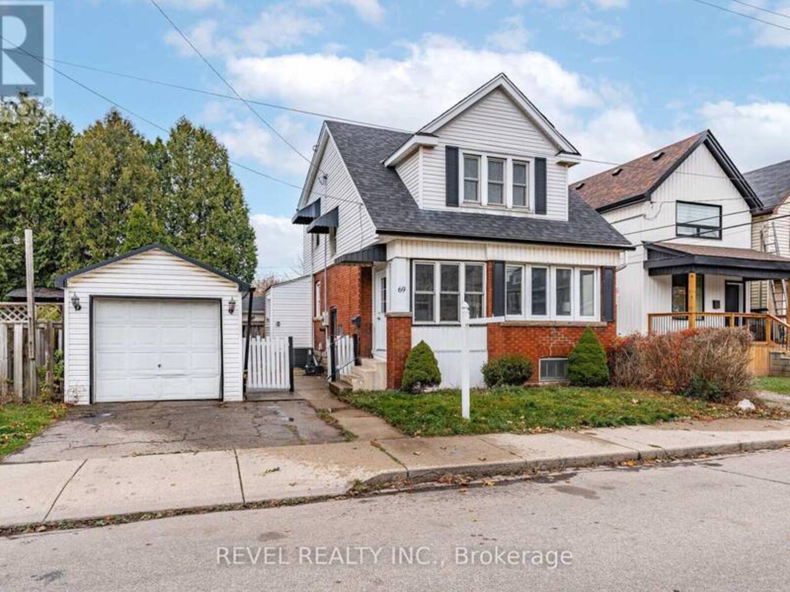 69 ROXBOROUGH AVENUE, Hamilton, Ontario L8L 1Y2