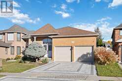 471 SILKEN LAUMANN DRIVE | Newmarket Ontario | Slide Image One