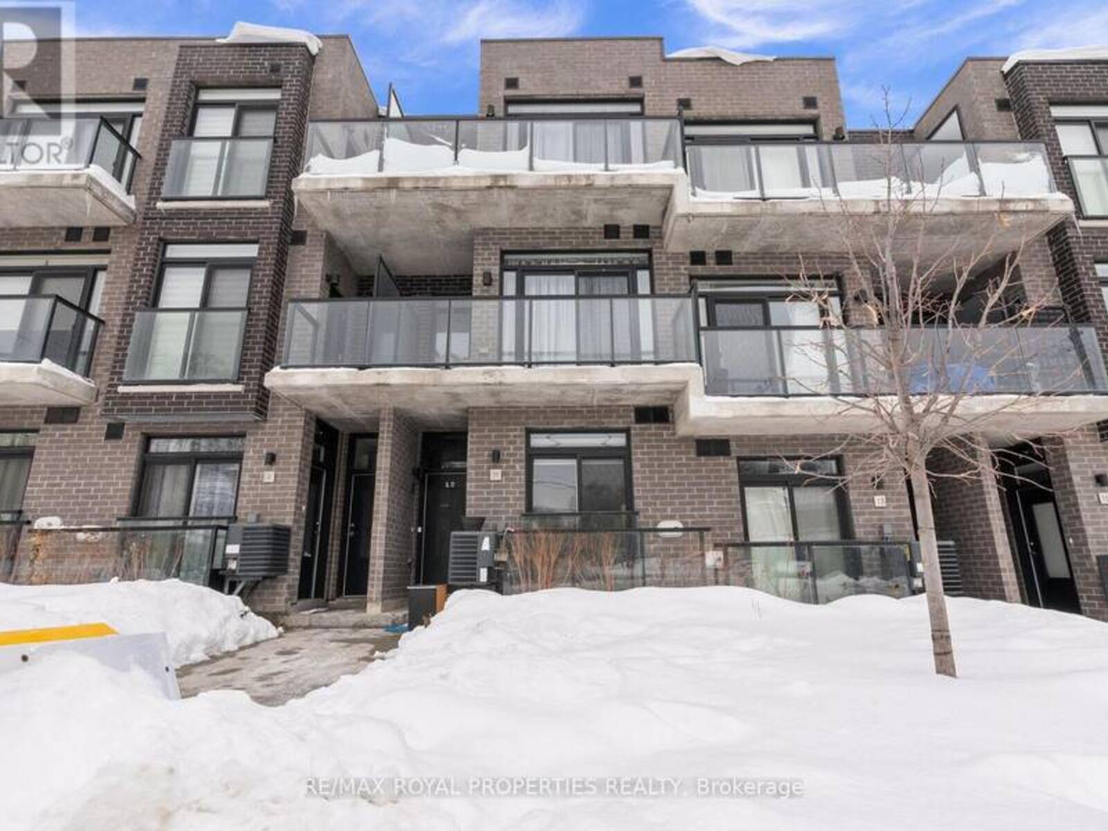 11 - 264 FINCH AVENUE E, Toronto, Ontario M2N 0L3