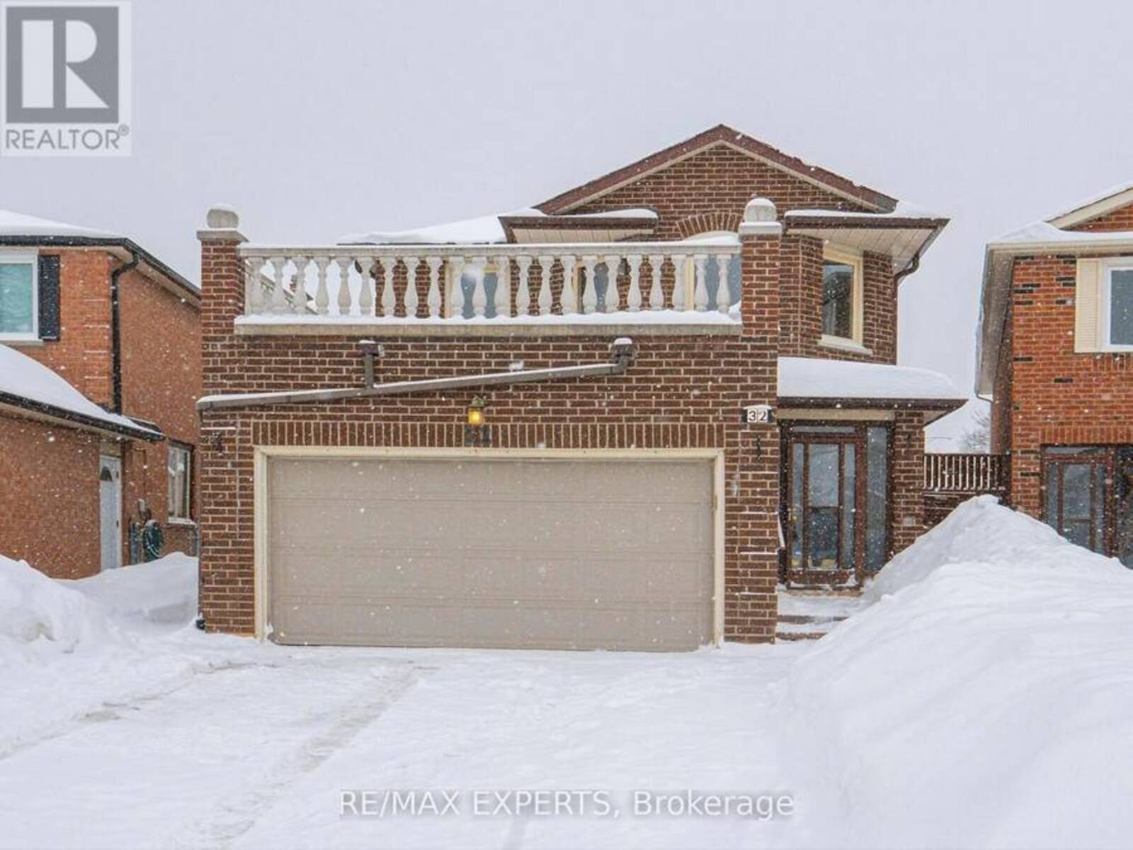 32 IRISH MOSS COURT, Vaughan, Ontario L4L 3W8