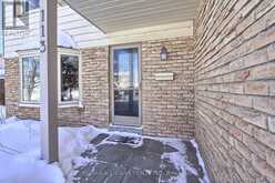 113 LOWE BOULEVARD | Newmarket Ontario | Slide Image Three