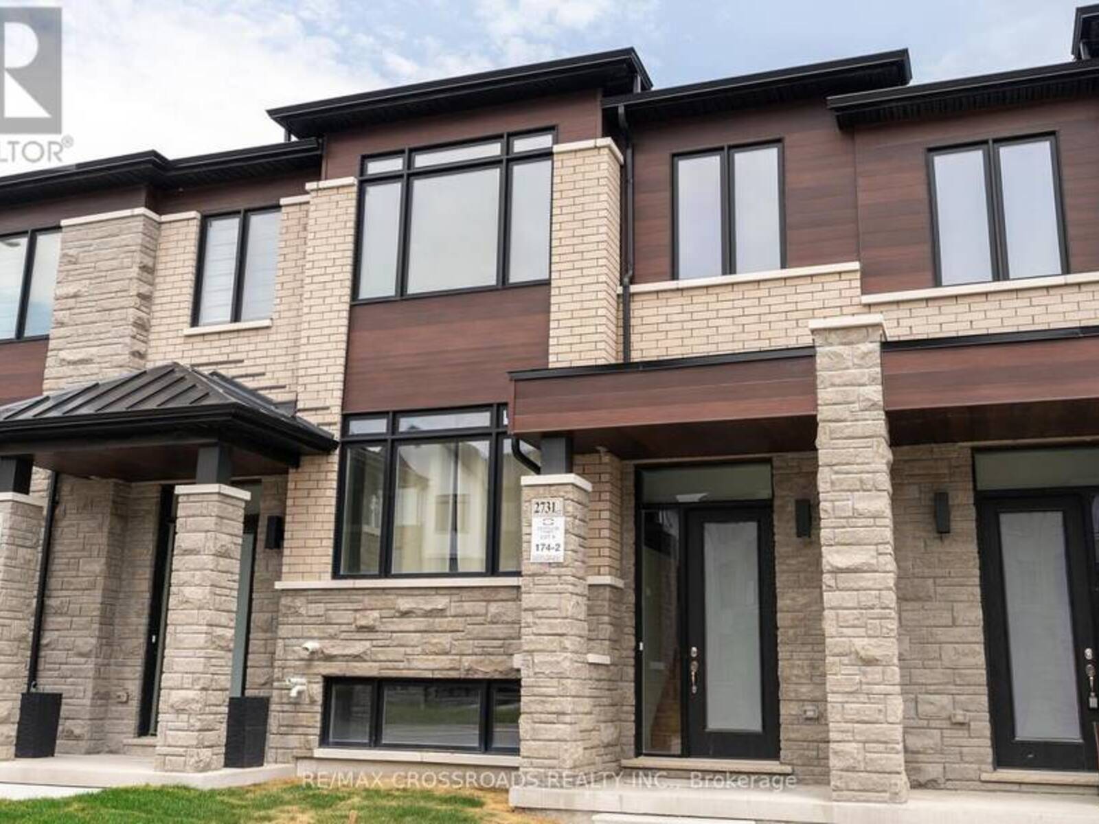 2731 PETER MATTHEWS DRIVE, Pickering, Ontario L1X 0M2