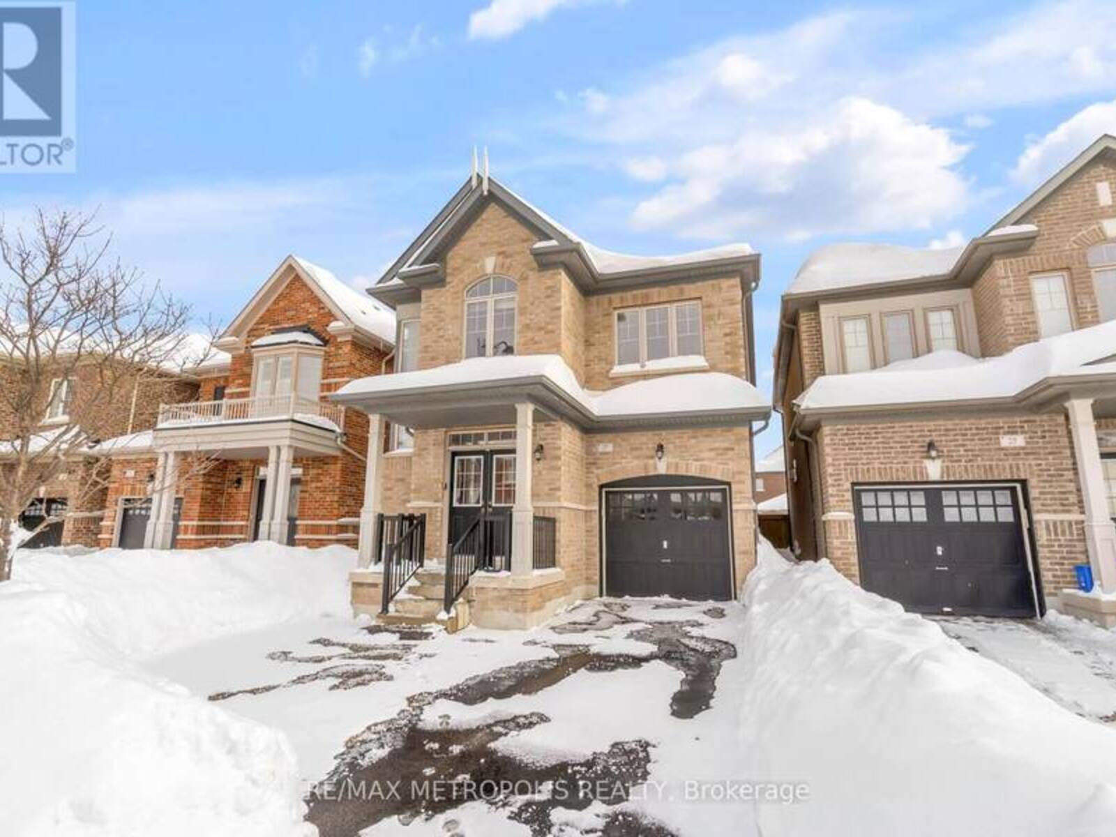 27 DUNEDIN DRIVE, Vaughan, Ontario L4H 3Y3