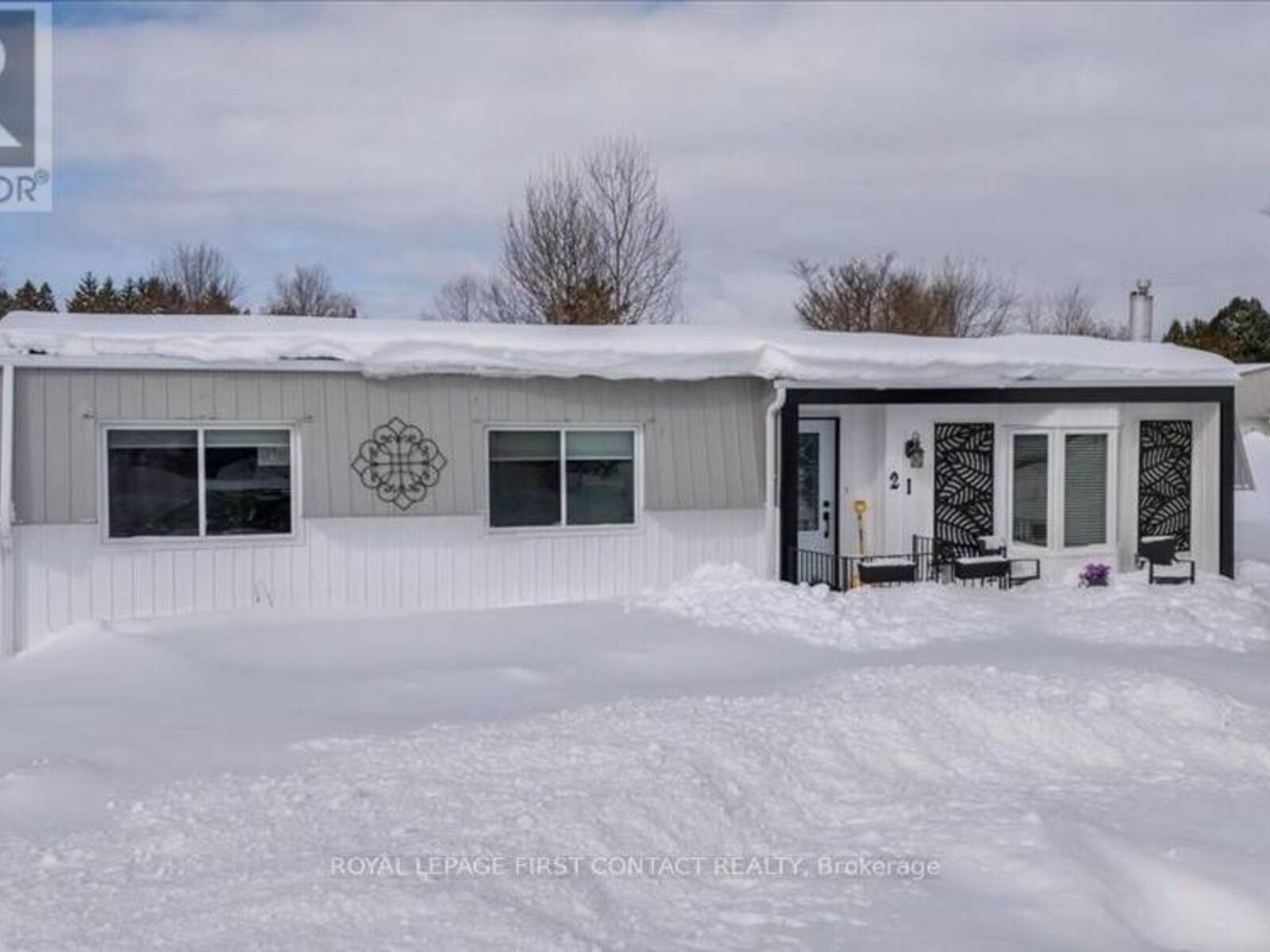 21 HEARTS CONTENT, Innisfil, Ontario L9S 1S1