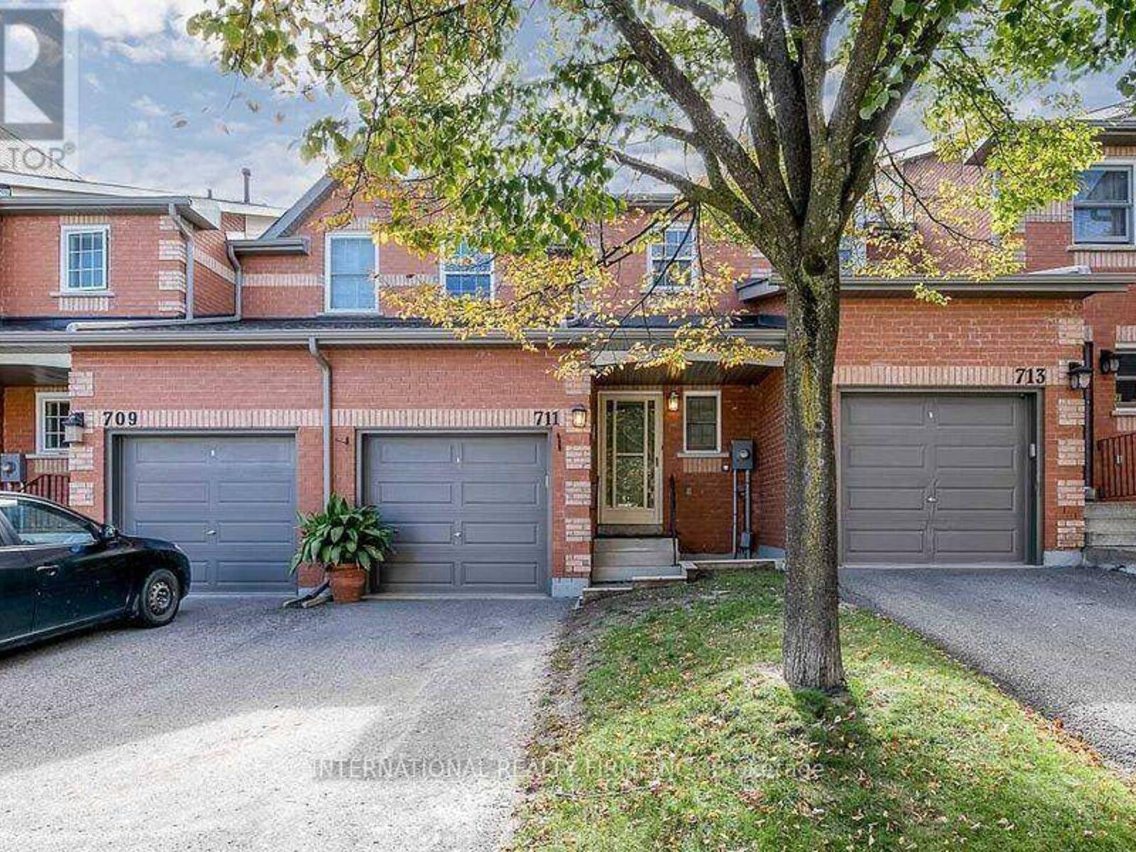 711 CARADONNA CRESCENT, Newmarket, Ontario L3X 1W5