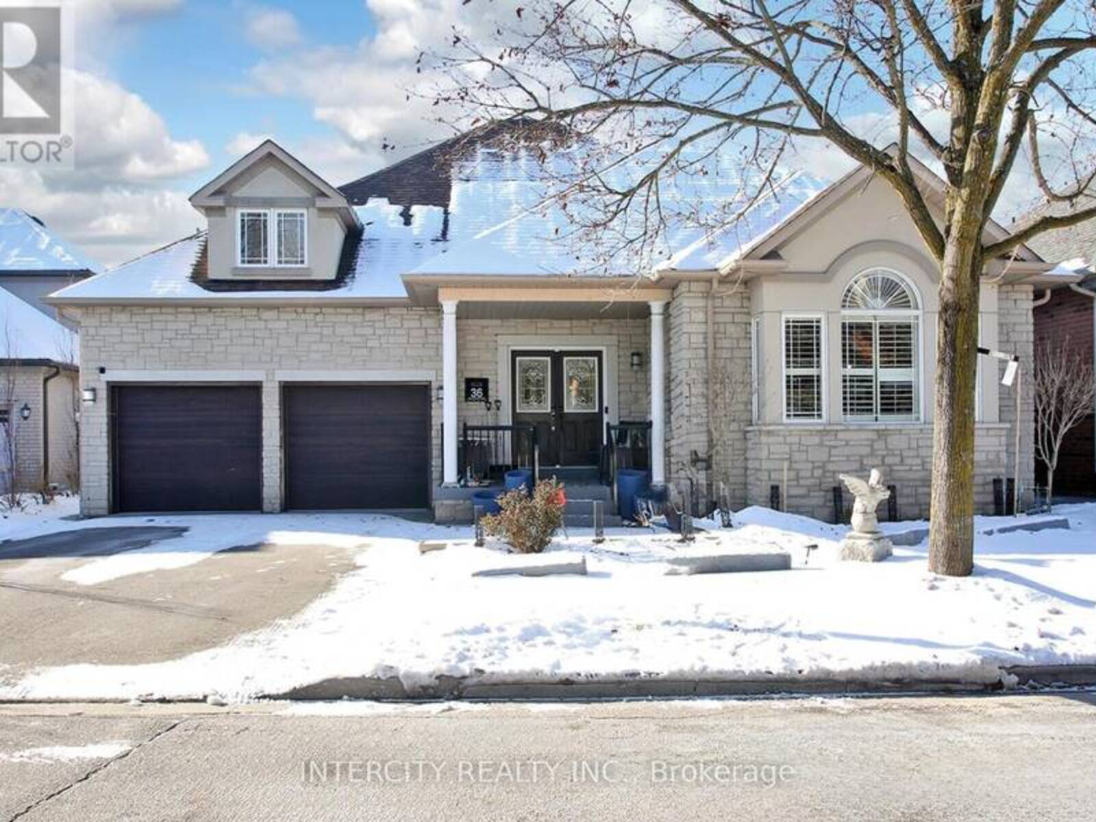 36 WOODLAND TRAIL COURT, Vaughan, Ontario L4L 9H9