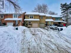 5 MARKBURN COURT Toronto Ontario, M9C 4Y6