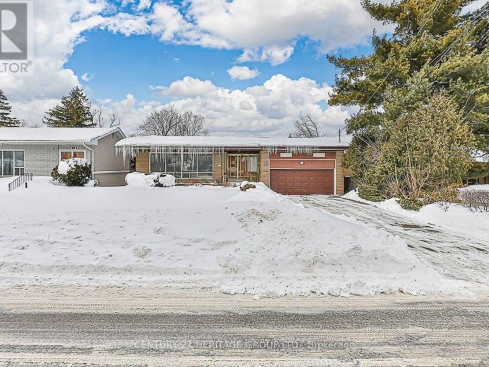 16 BLUE FOREST DRIVE, Toronto, Ontario M3H 4W2