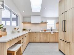 6 LYNCROFT DRIVE Toronto Ontario, M1E 1X7