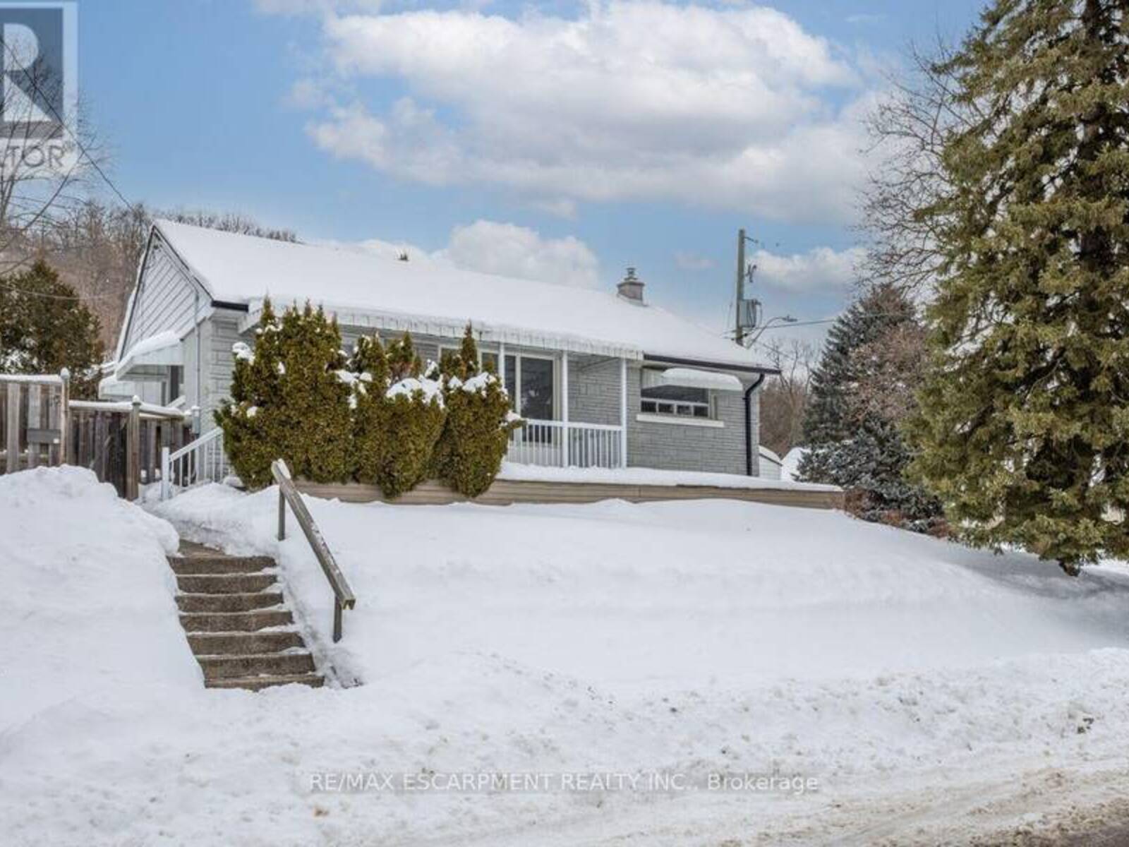 18 MARION CRESCENT, Dundas, Ontario L9H 1J1