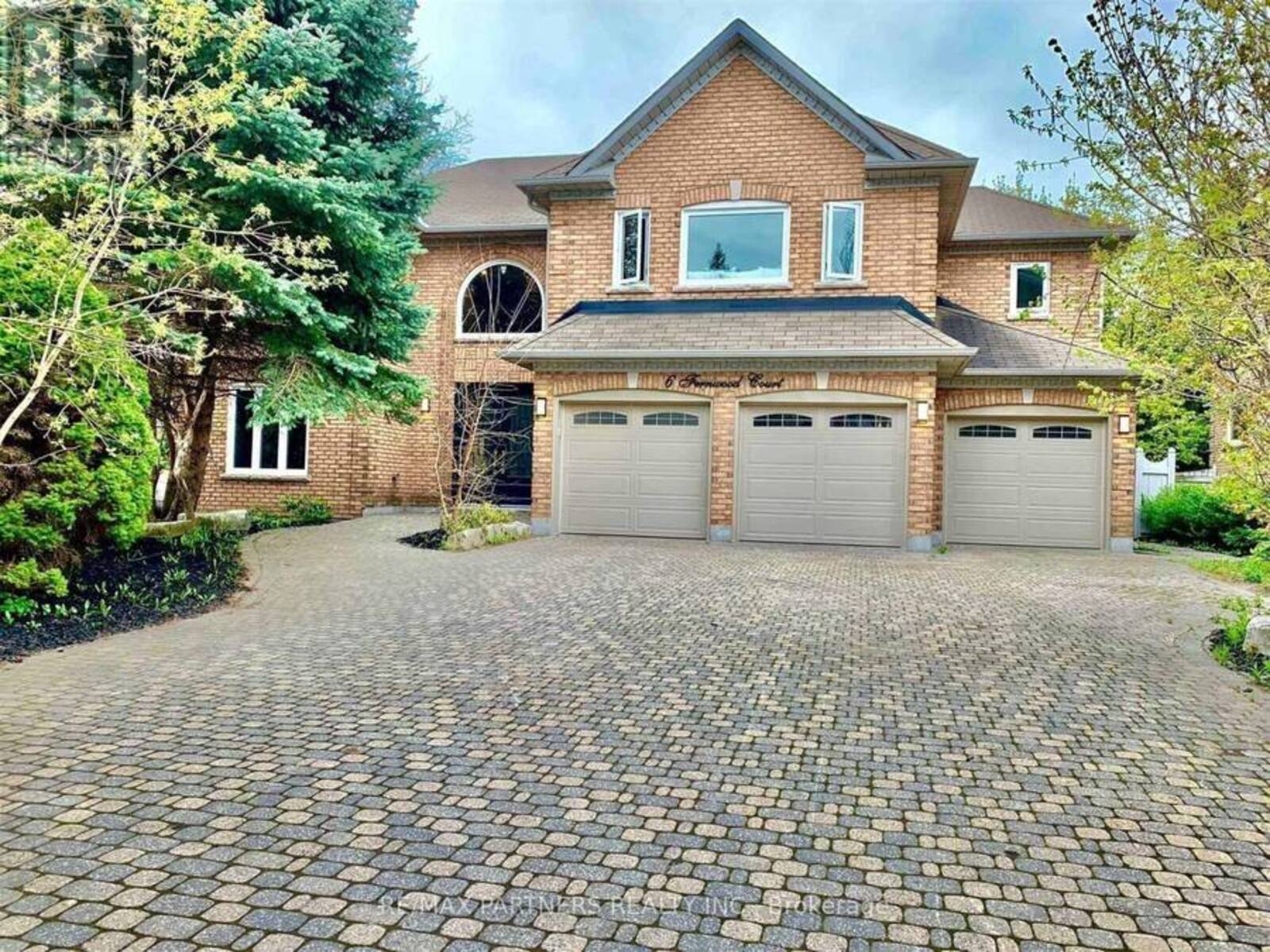 6 FERNWOOD COURT, Richmond Hill, Ontario L4B 3C2