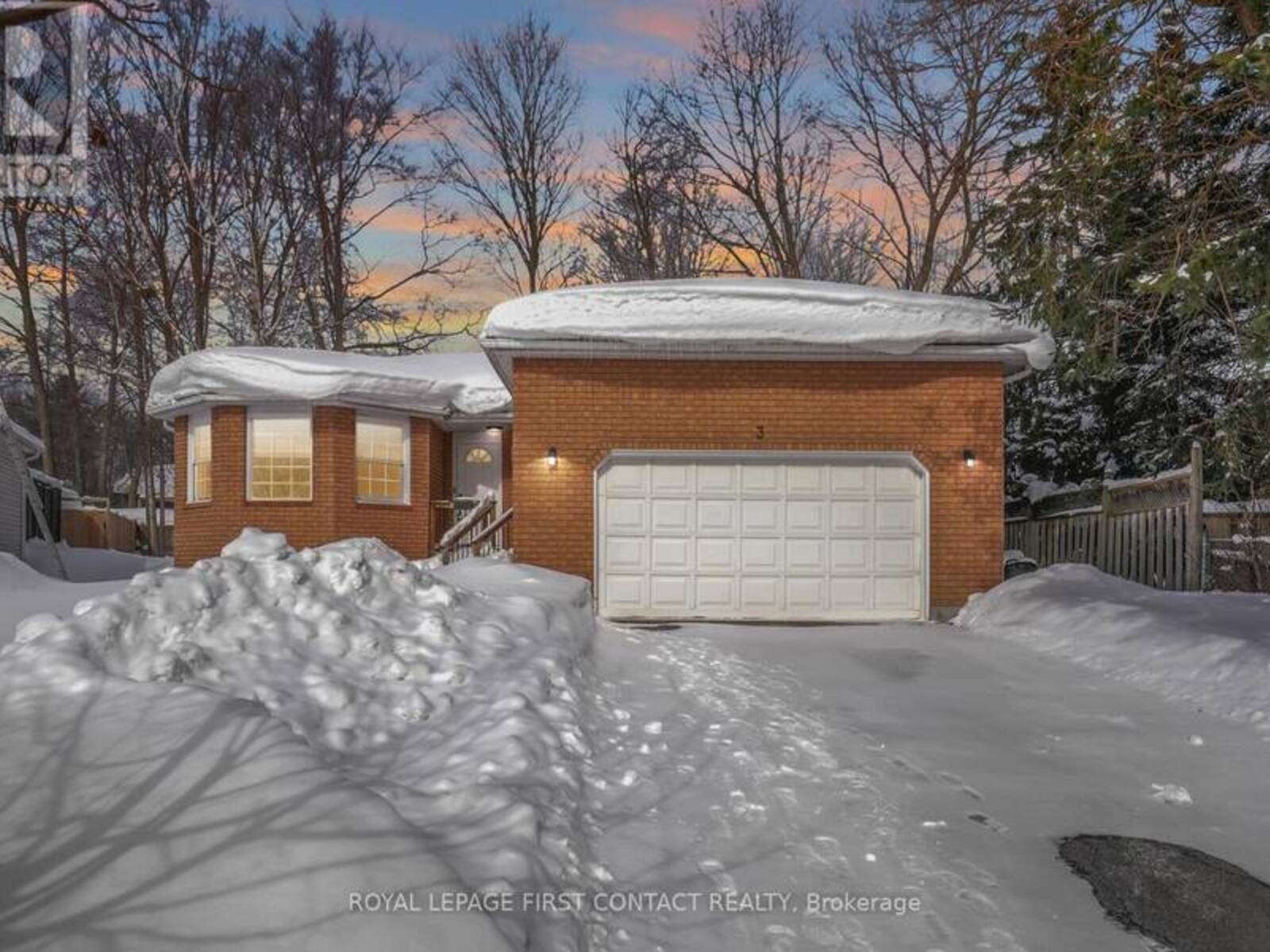 3 CHESTNUT COURT, Barrie, Ontario L4M 6K8