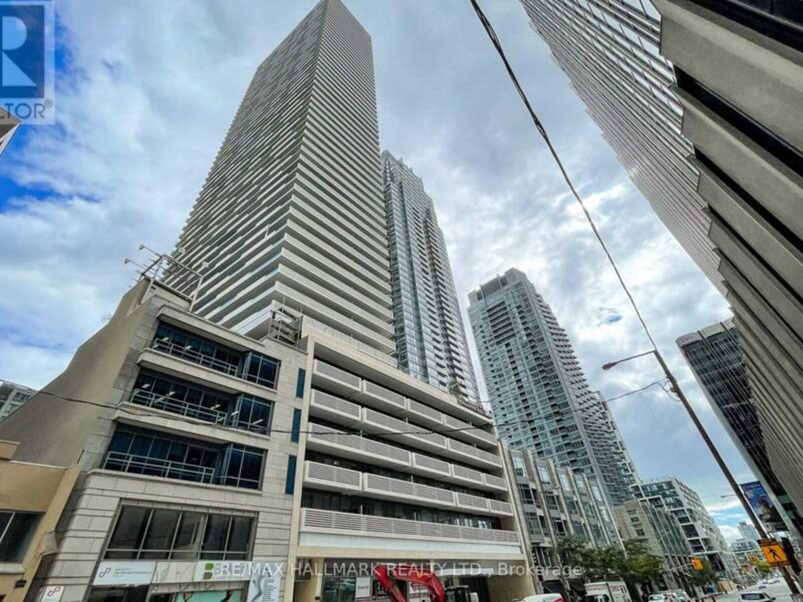 4702 - 2221 YONGE STREET, Toronto, Ontario M4S 0B8