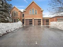 85 CHARING CRESCENT Aurora Ontario, L4G 6P5