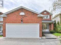 33 MOFFAT CRESCENT Aurora Ontario, L4G 4Z9