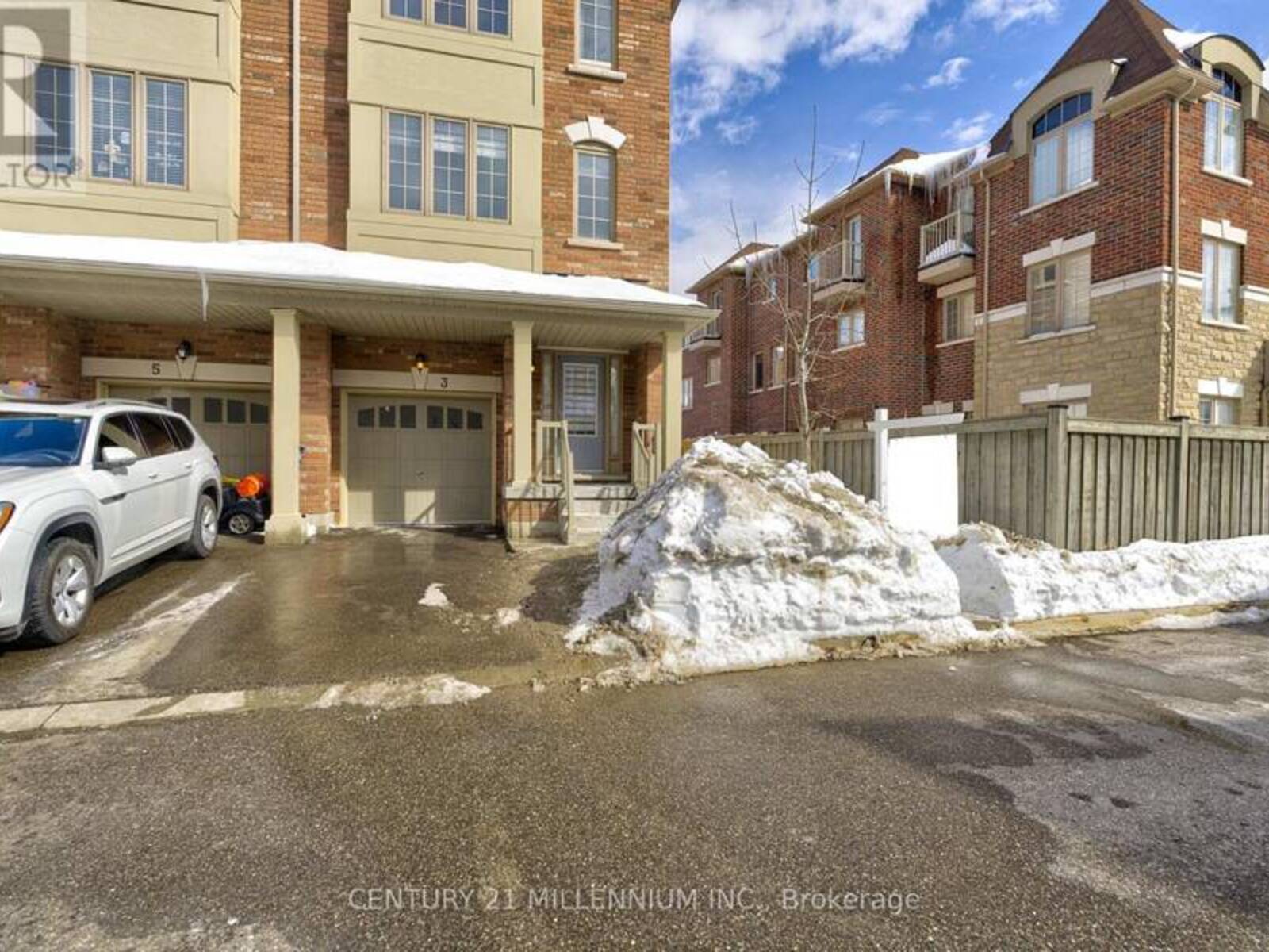 3 HOBART GARDENS, Brampton, Ontario L6X 0J1