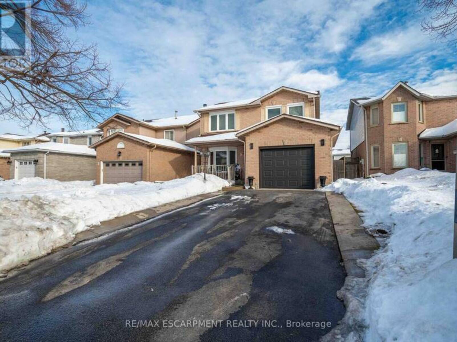 9 BEACHGROVE CRESCENT, Hamilton, Ontario L8J 2N8